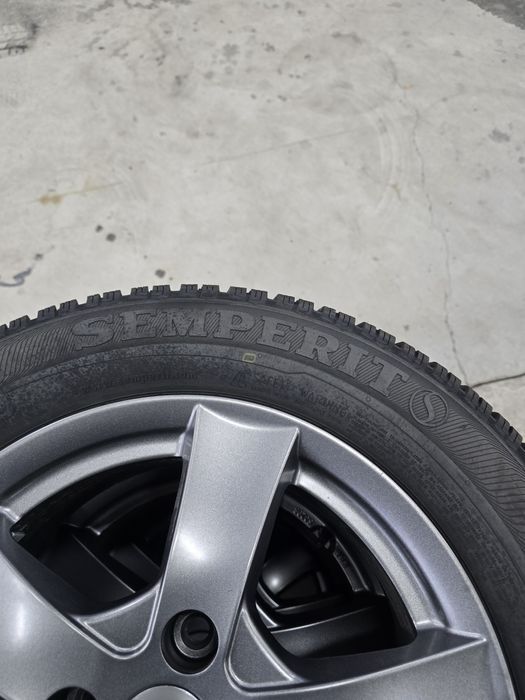 4 Броя 195/65/15 Semperit 2x8,6mm 2x7,6mm