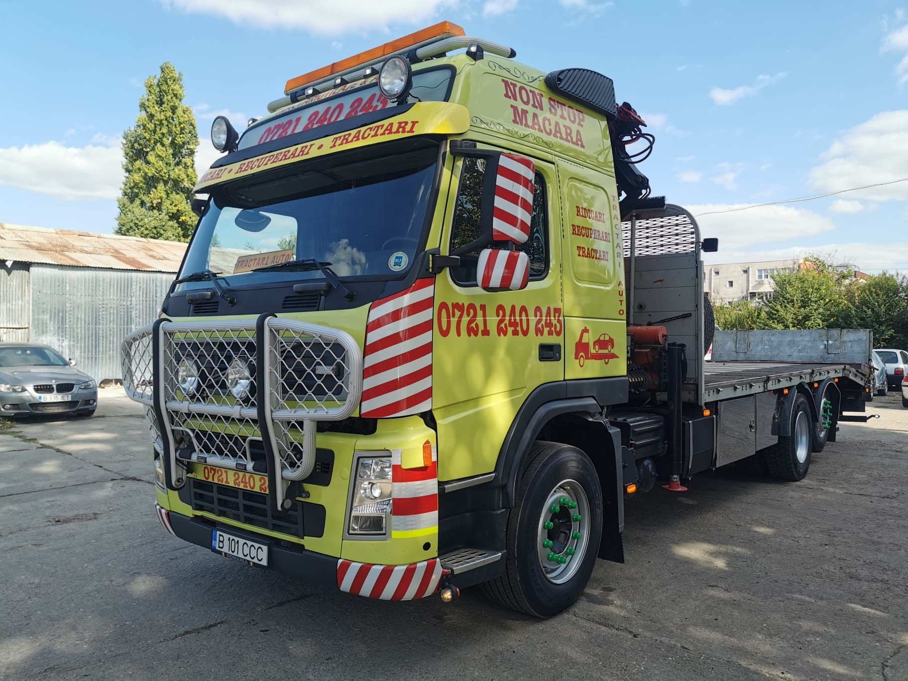 Camion cu macara/containere utilaje