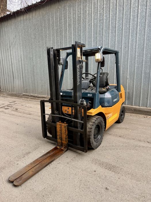 Вилочный Погрузчик Тойота Toyota FG25