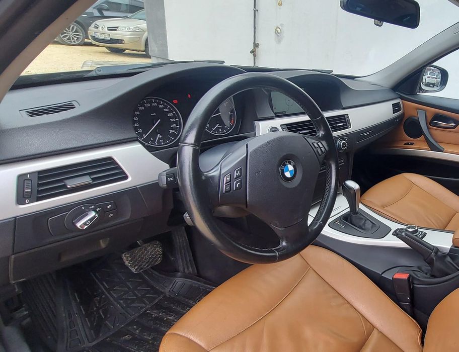 BMW Seria3 LCI E90 
                
Fabricatie 2011