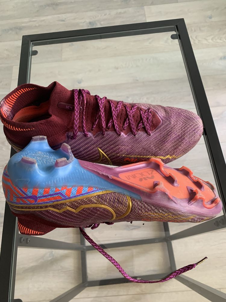 Професионални футболни бутонки Nike acc . Размер 44,5 , 28,5 см . Цена