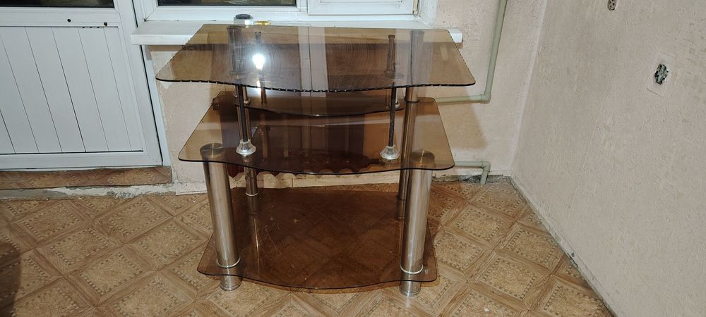 Тумба под телевизор. Стекло.