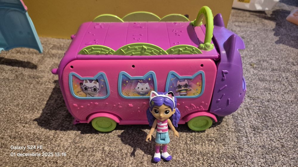 Autobuzul Gabby s Dolhouse
