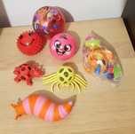 Set jucarii diverse slime, titirez, minge, bila pentru copii.