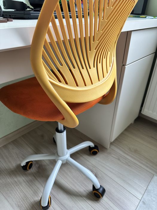 Scaun birou copii Carnation, rotativ, portocaliu