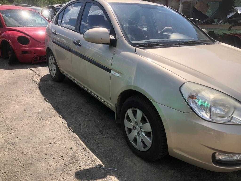 Far Hyundai Accent 2010