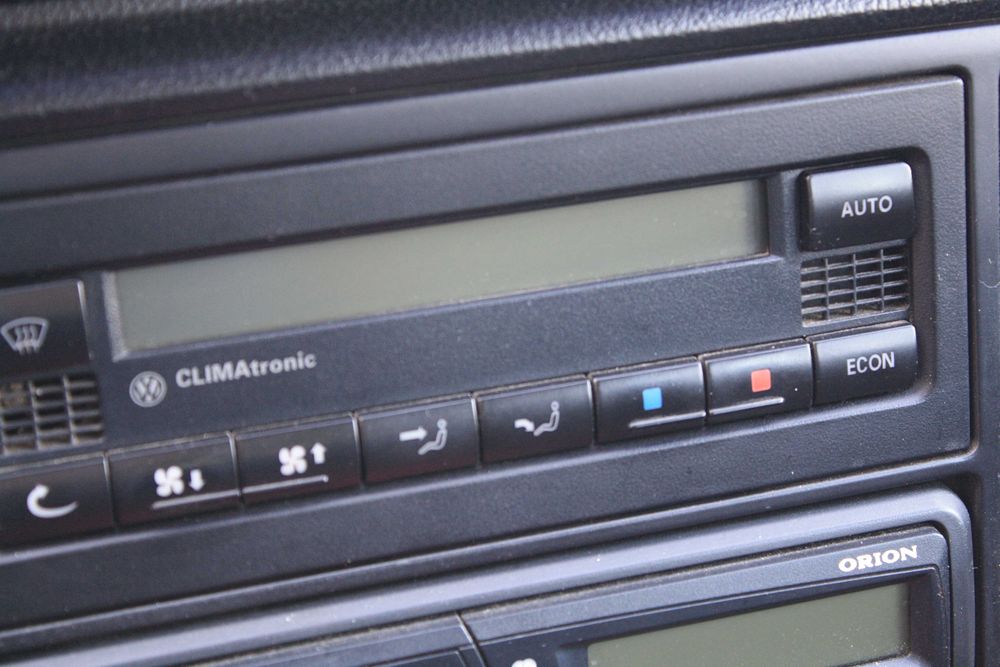 Vand WVPassat 2001, bine întretinut şi remorcă.