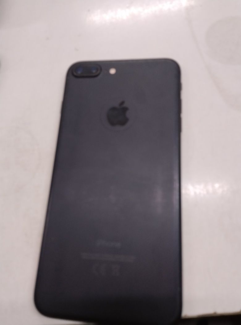 АЙФОН 7+в среднем состаяни