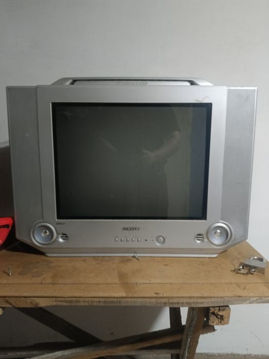 Продам телевизор Самсунг в рабочем состоянии