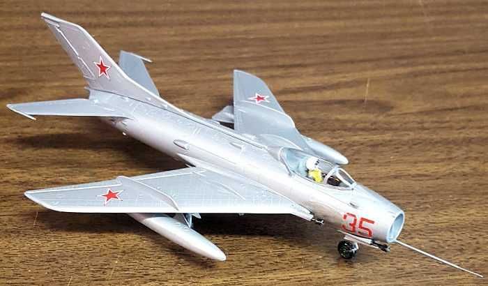 Сборная модель самолета МиГ-19 (НПО “Вектор”, СССР, 1:72). РАРИТЕТ.