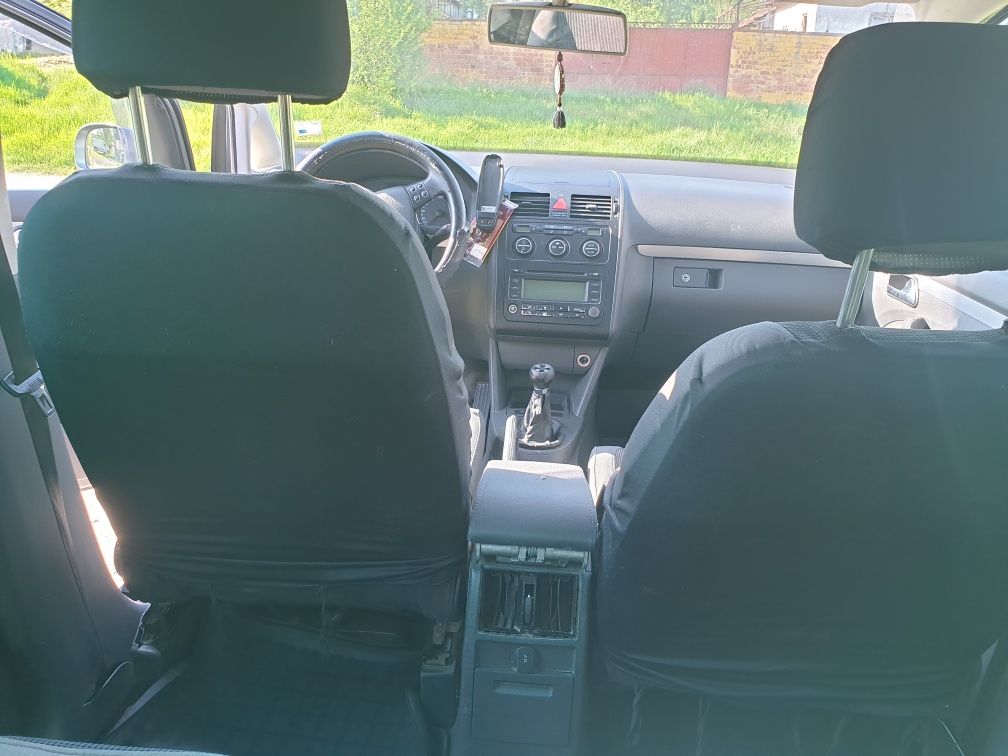Vând Volkswagen Touran