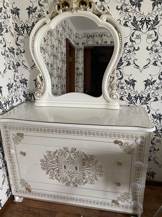 Продаеться туалетьный столик