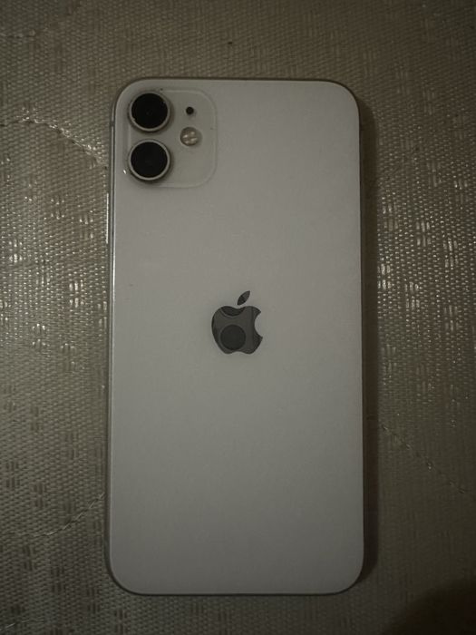 Продам Белый iPhone 11 в отличном состояний