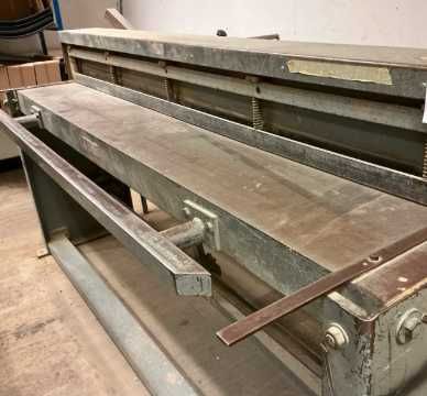 Ghilotina JORG 4005 pentru tabla  2,05 m lungime de taiere 5mm grosime