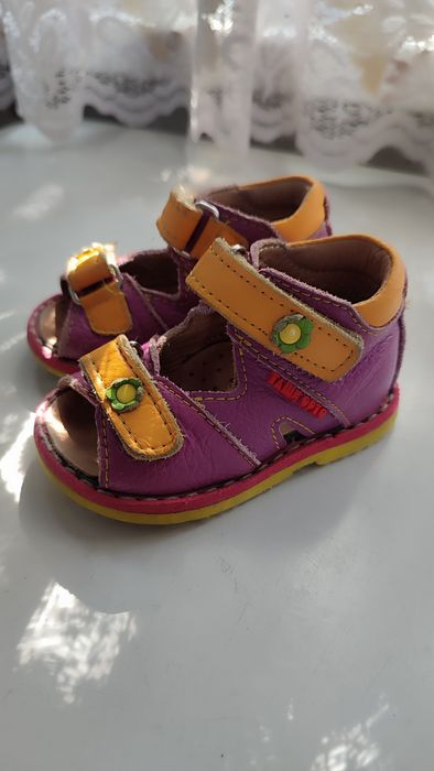 Сандали           .