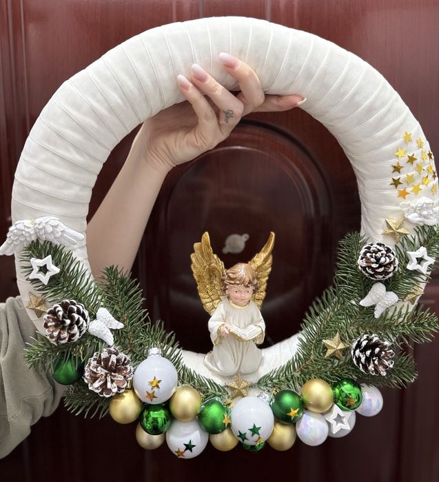 Coronita decorativa de Craciun Hand Made cu catifea alba