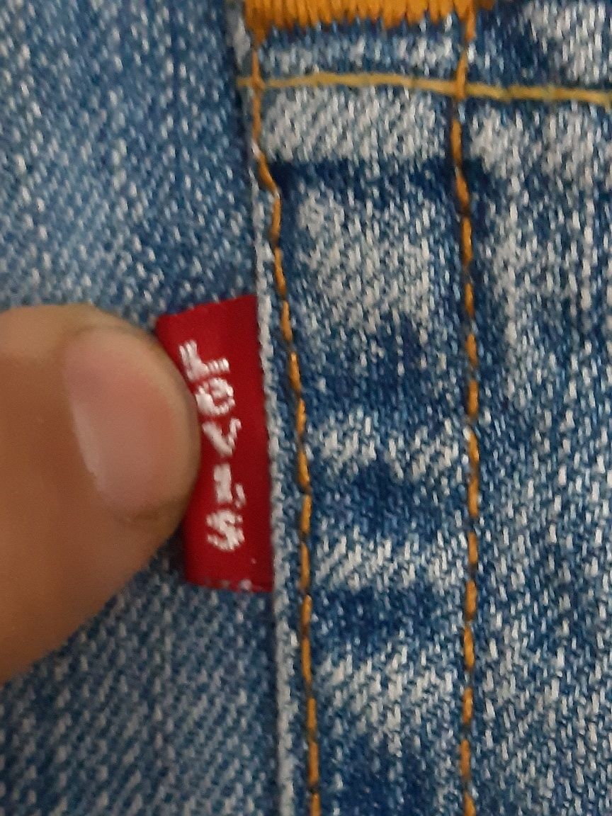 Blugi Levi Strauss & CO