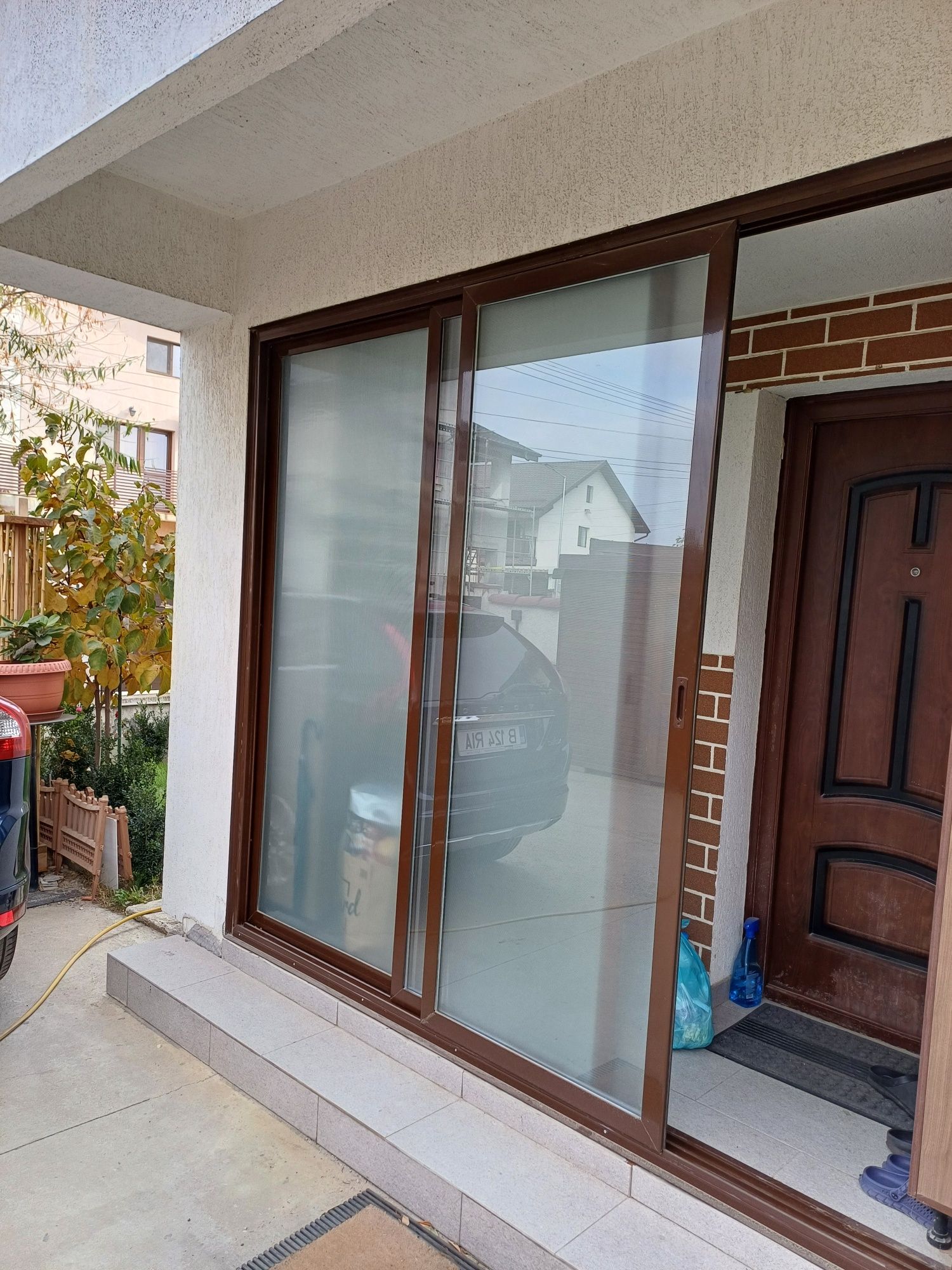 Inchideri terase cu usi glisante si rulouri exterioare aluminiu