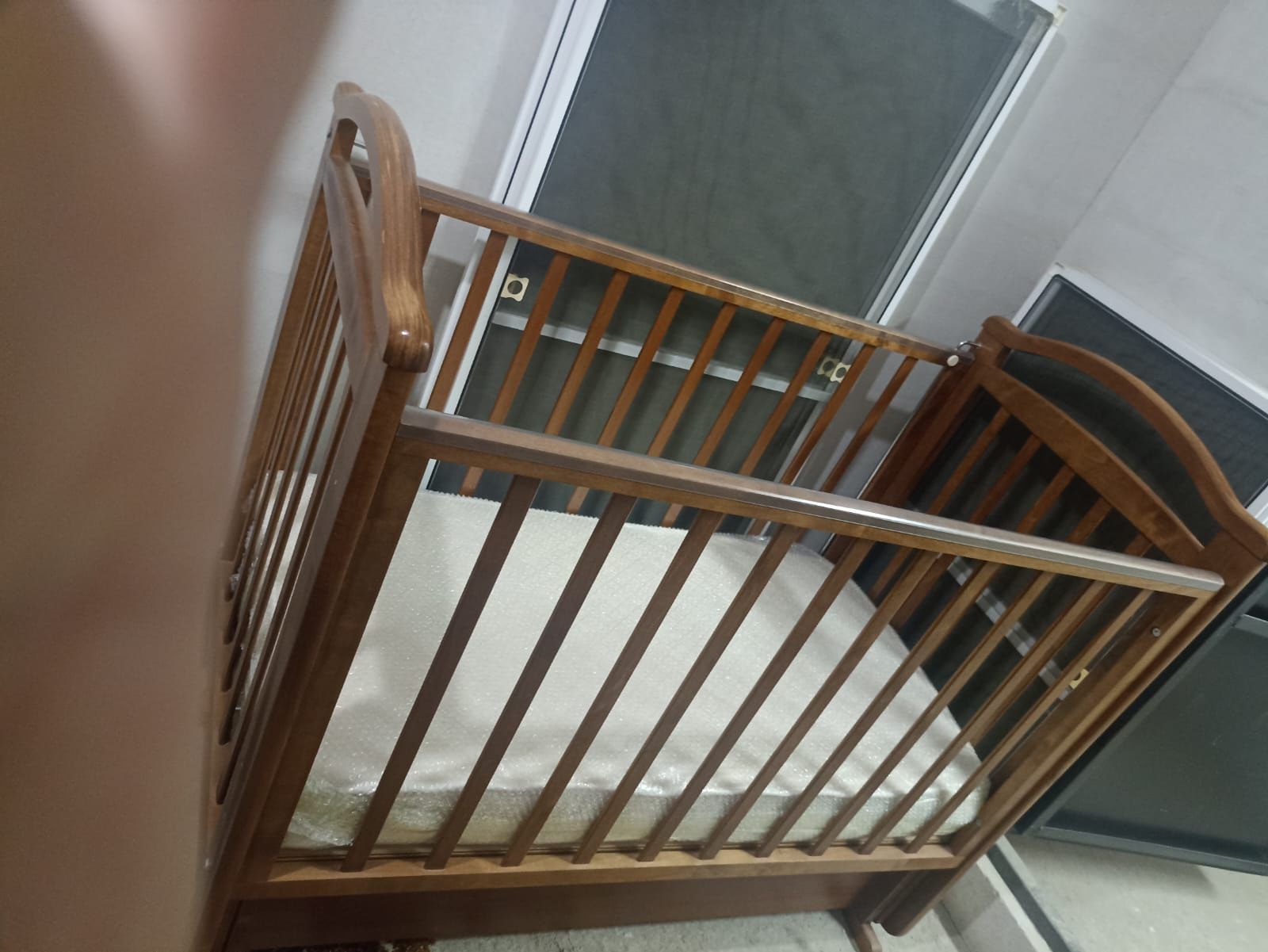 Продам детскую кровать качалку