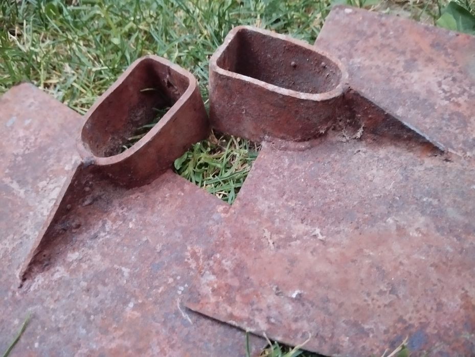 Sape, săpăligi,sapoaie.