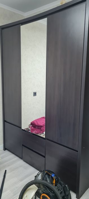 Продам шкаф срочно