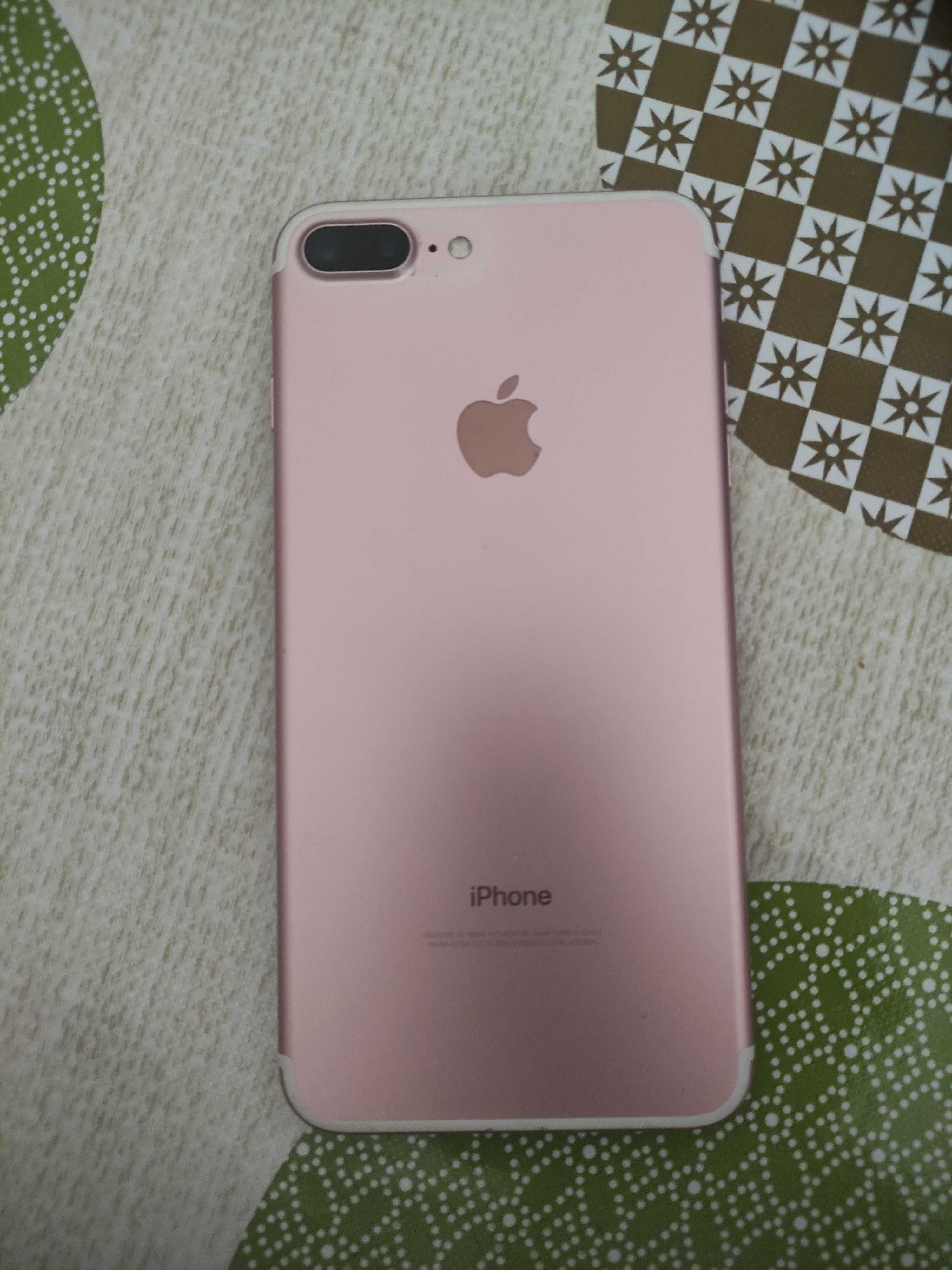 Продам iPhone 7+ с коробкой