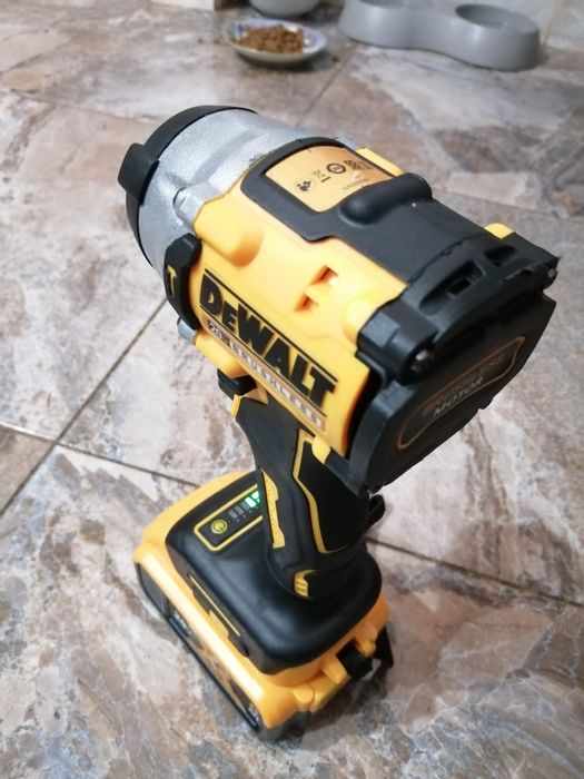Șurubelniță cu impact dewalt DCF 860 cu baterie de 6 A