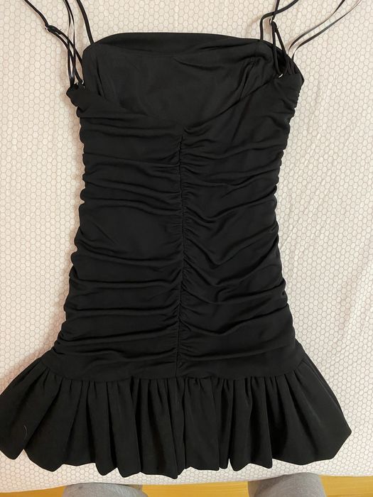 Къса черна рокля на Zara