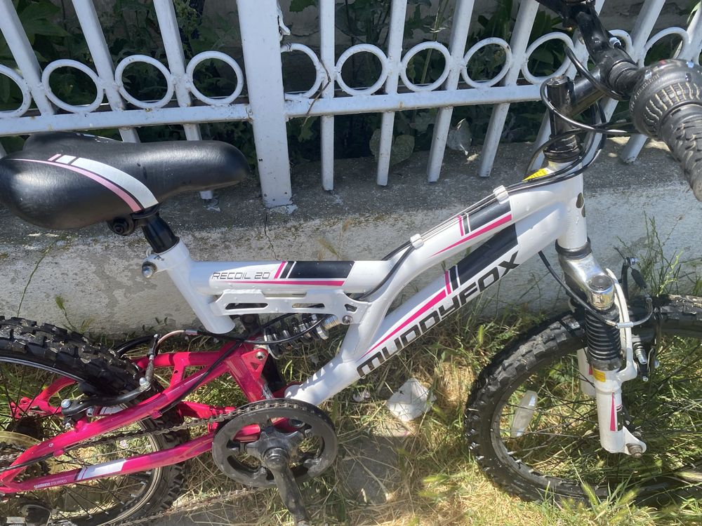 Bicicleta Muddyfox ,de tip mountain bike, cu suspensie completa