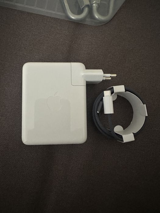 Зарядки на macbook оригинальный новый кабель оригинал новый