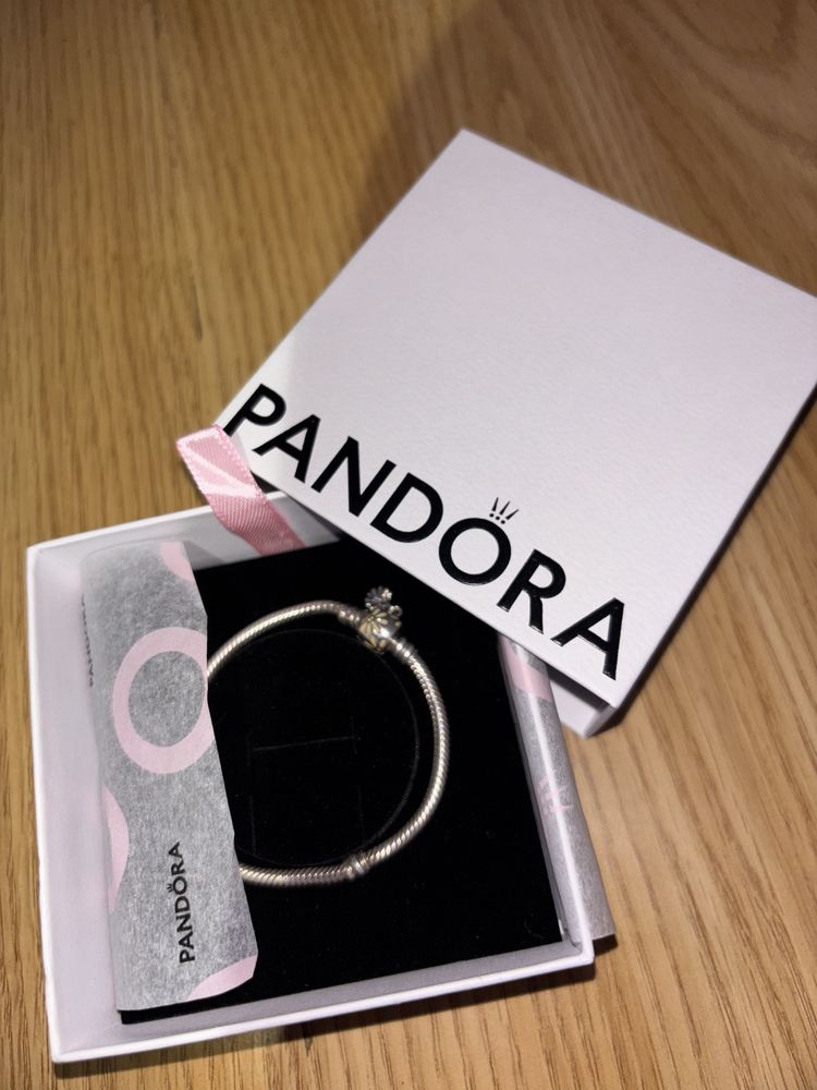 Pandora- сребърна гривна “Цвете на настроението”