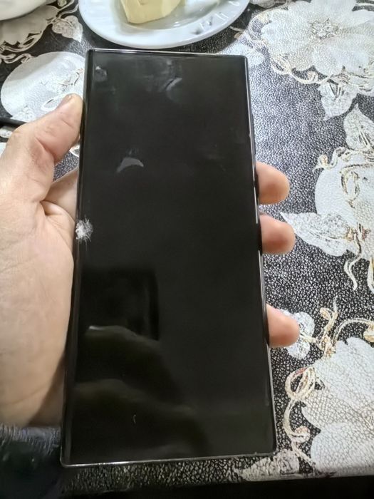 Samsung S22 Ultra  12/256 Gb,  ekran ketgan