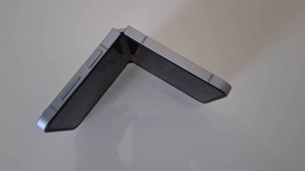 Ofer la vânzare Samsung Z Flip 6 ca nou garanție casco