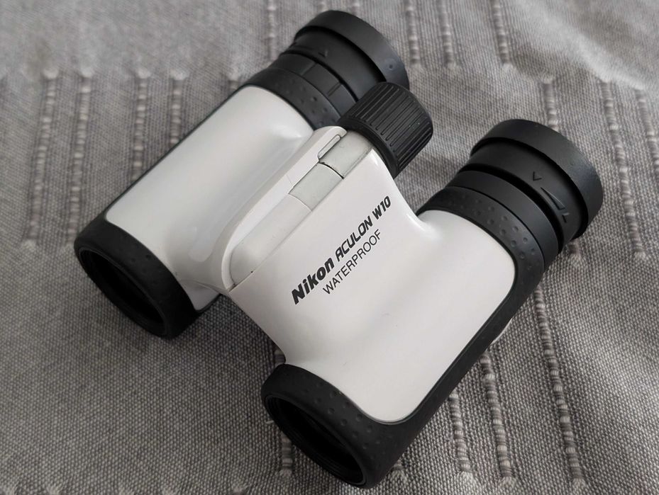 Binoclu Nikon Aculon W10 Waterproof