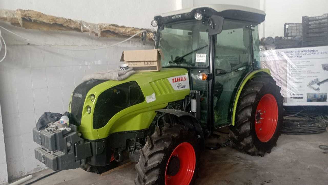 CLAAS NEXOS 230F + Распылитель удобрений Wanner N1500