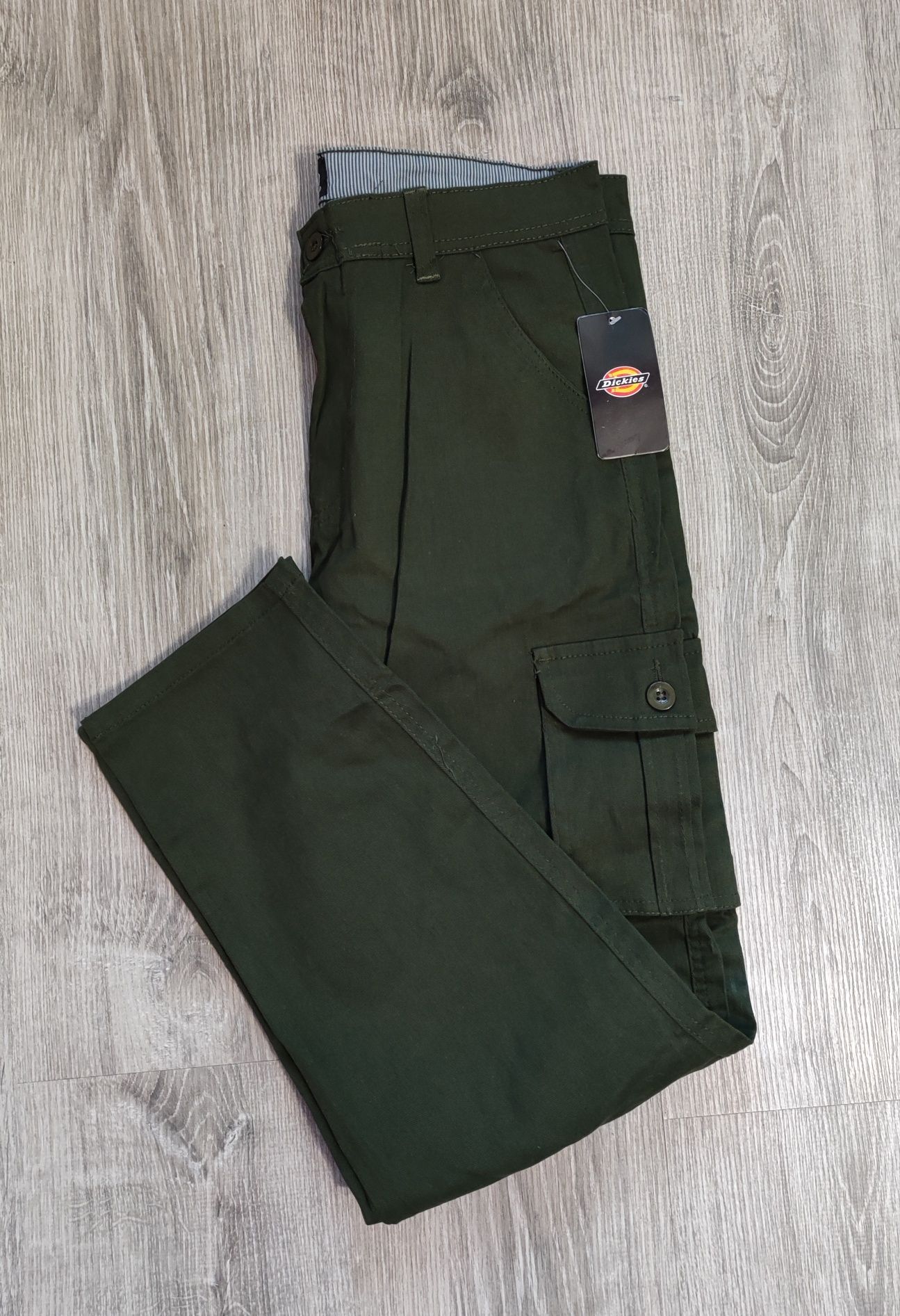 Нов панталон Dickies 32 size