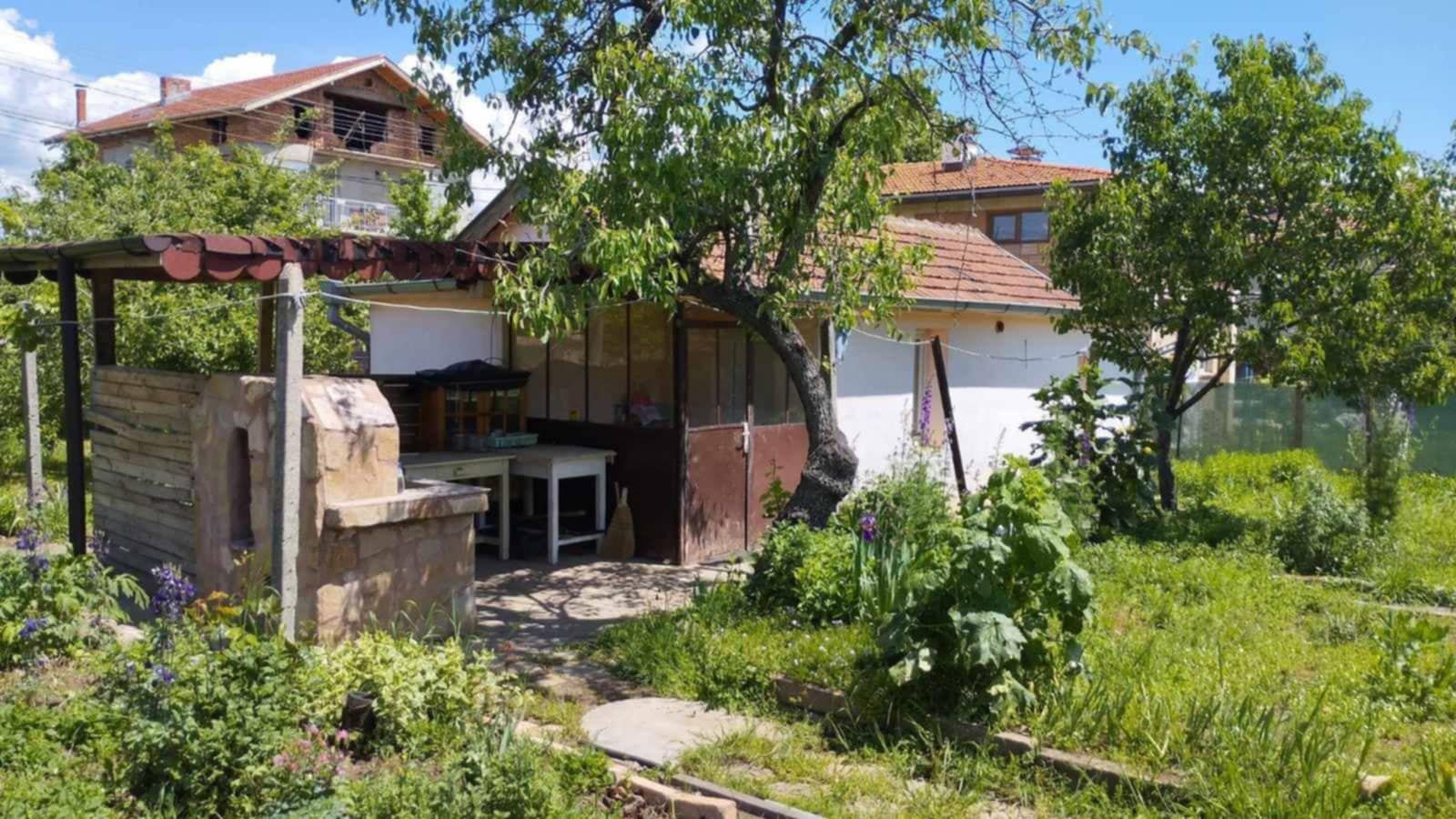 Частно лице продава имот