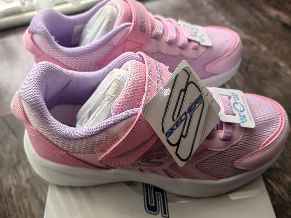 Skechers детски нови маратонки

Леки, удобни и създадени за активн