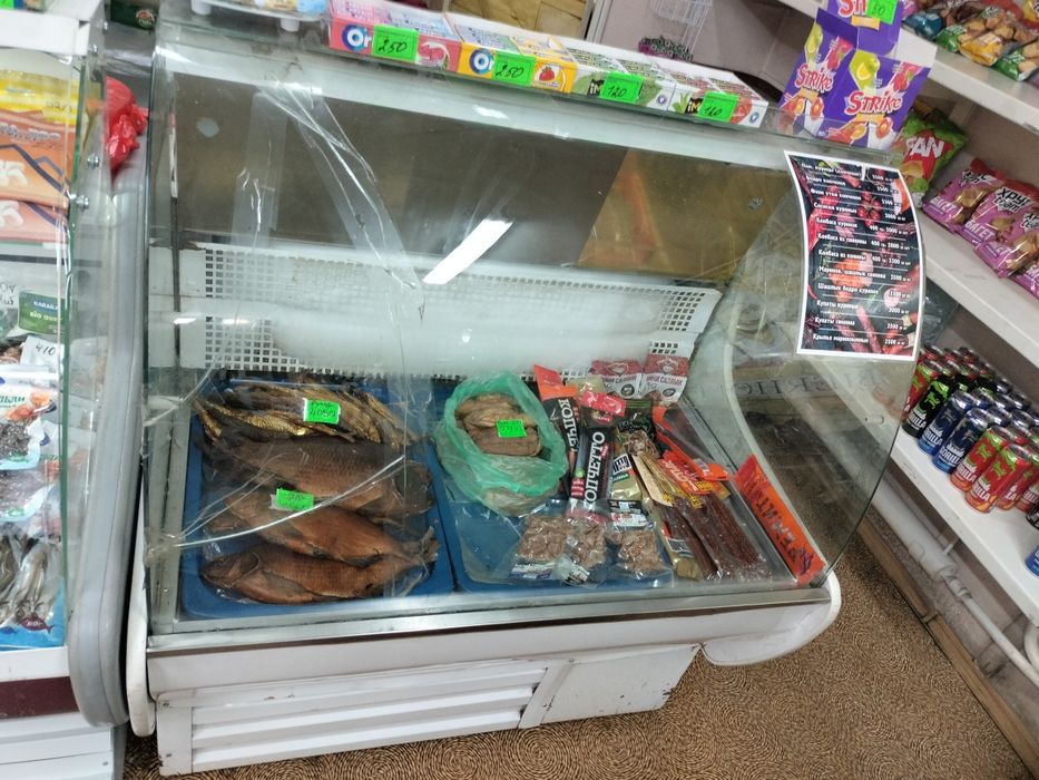 Продам две витрины холодильник