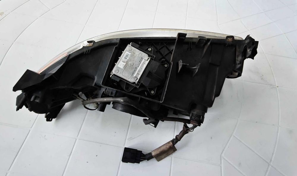 Десен фар VOLVO S60 Ксенон