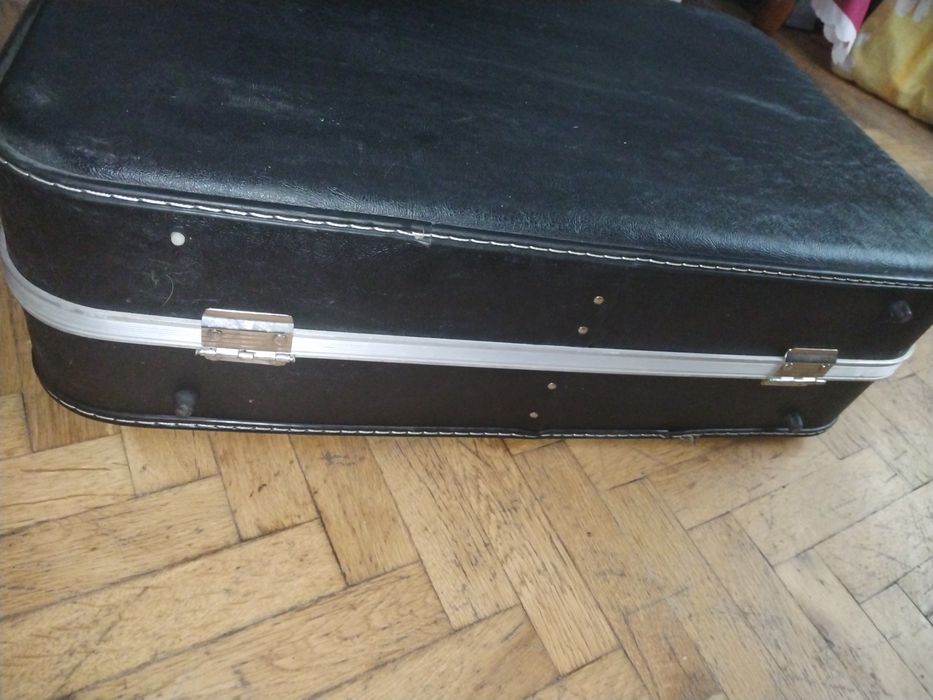 Ретро куфар черен