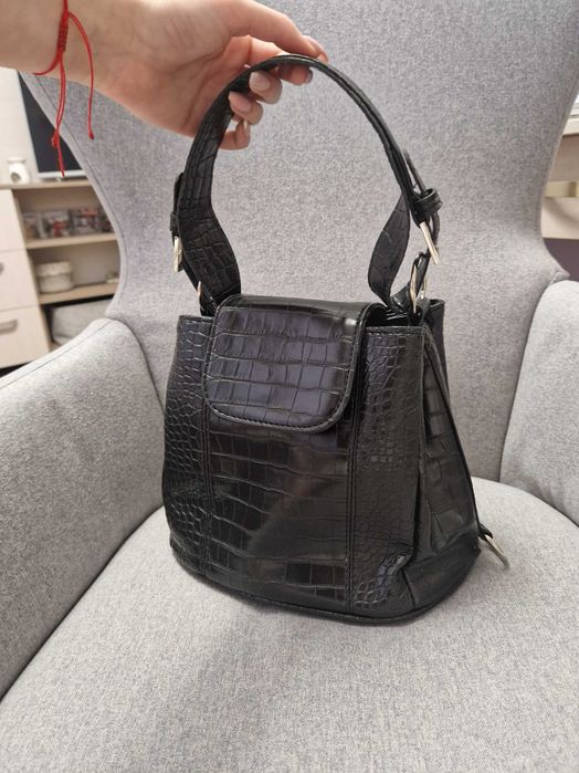 ЧИСТО НОВА кожена чанта