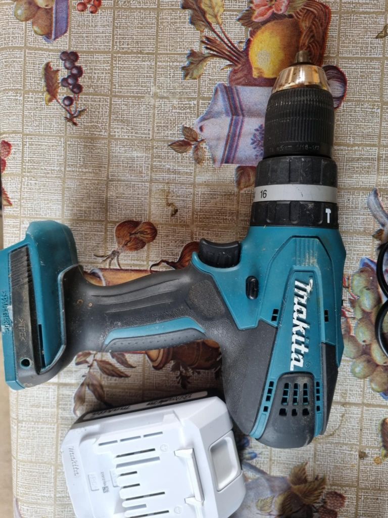 Makita Dewalt Titan