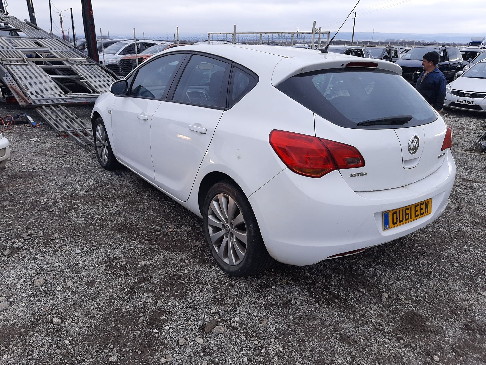 За части Opel Astra 1300 кубика дизел екофлекс 2011 година