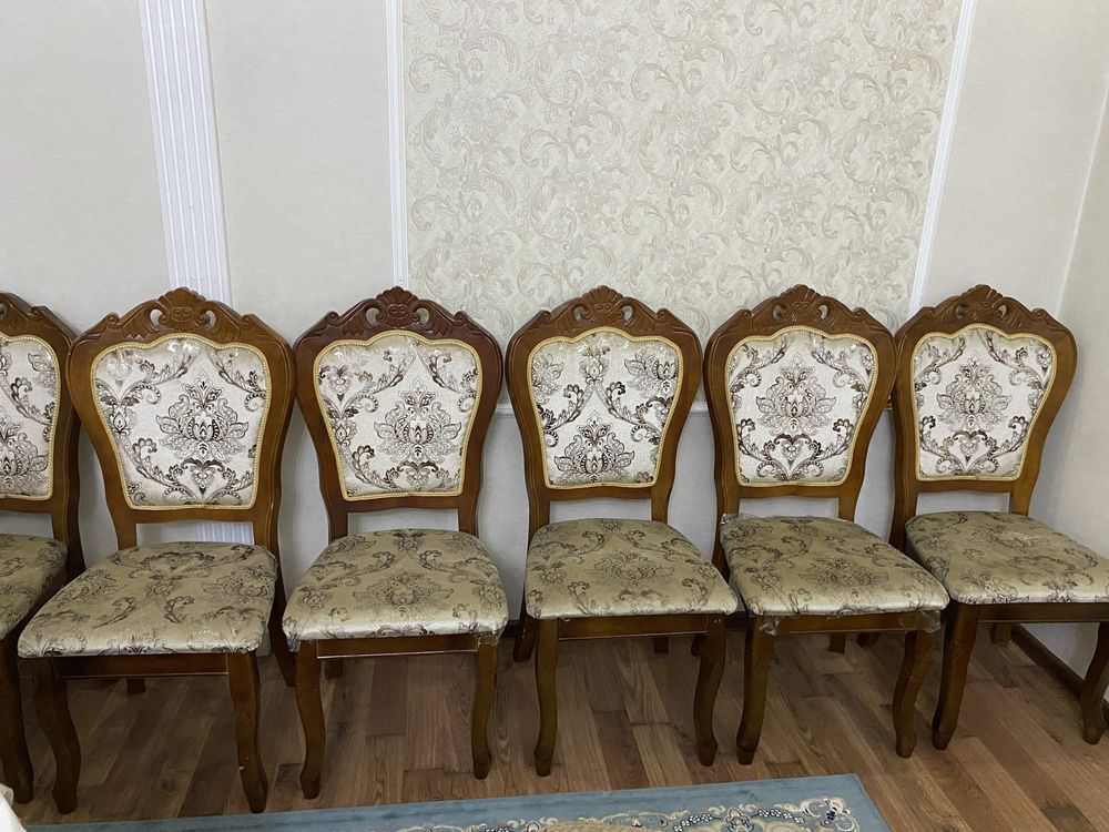 Продам стол, 18 стульев, почти новые, в отличном состоянии