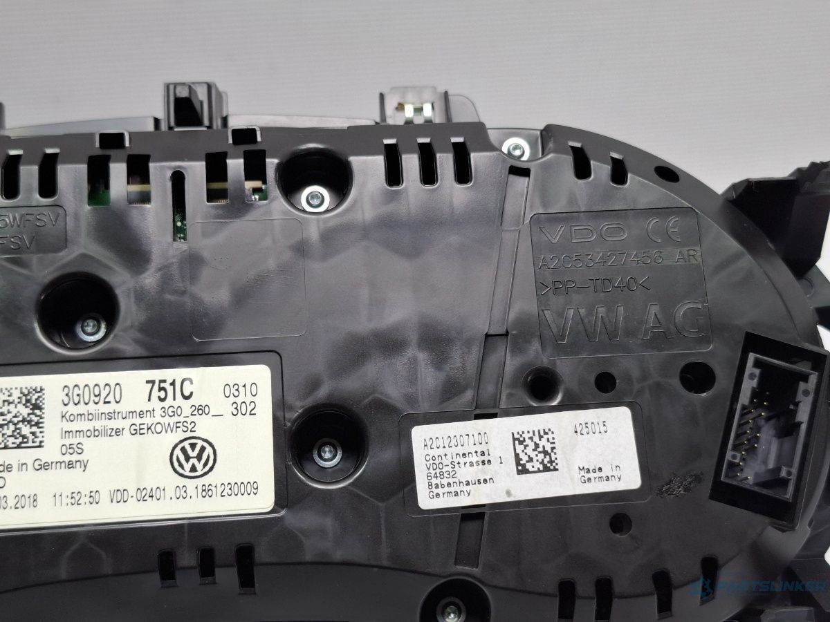 Ceasuri bord VOLKSWAGEN PASSAT Variant 3G5 2014 - > TDI CRLB, DBGA, DFGA VDO A2C53427456AR 3G0920751C