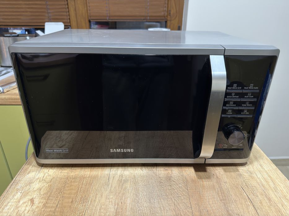 Микровълнова печка Samsung MG23K3575AS