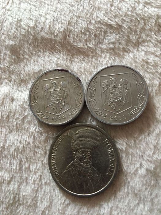Monezi două bucăți 500 lei,o bucata 100 lei