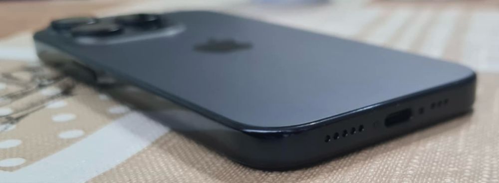 iPhone 15 Pro bLue  Titanium