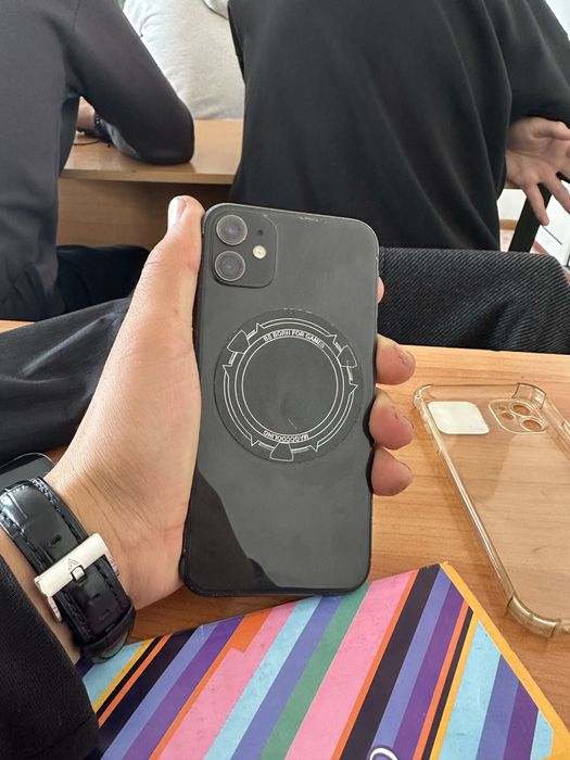 Продам IPhone 11
